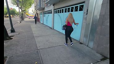 I gave a blowjob in the elevator to a fan I met on the street.